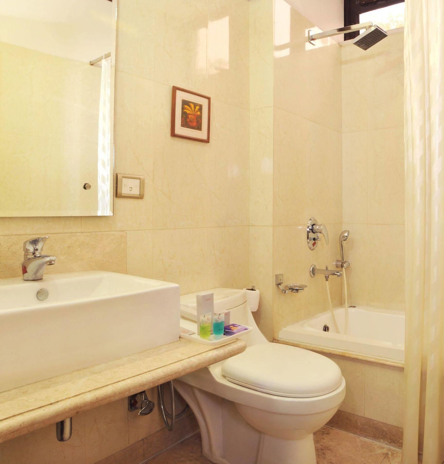 Hotel Citi International Delhi  Bagian luar foto